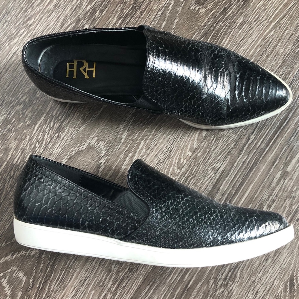 FRH faux snakeskin pointed sneaker